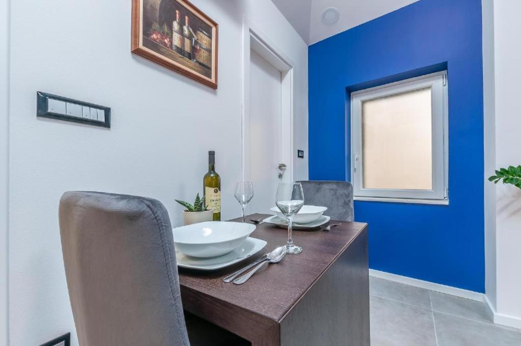X Boutique Marinac Studio Apartments & Rooms ชิเบนิก ภายนอก รูปภาพ