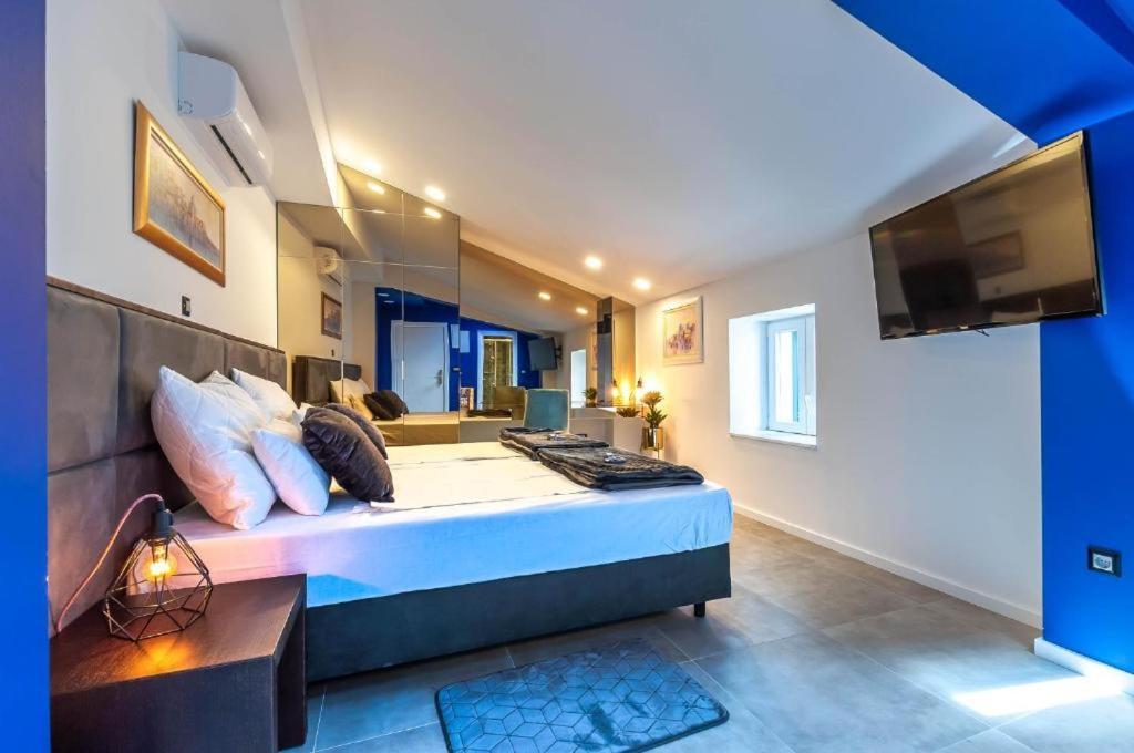 X Boutique Marinac Studio Apartments & Rooms ชิเบนิก ภายนอก รูปภาพ