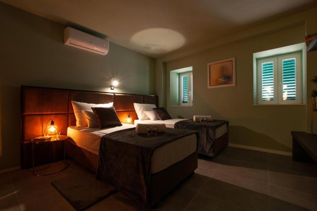 X Boutique Marinac Studio Apartments & Rooms ชิเบนิก ภายนอก รูปภาพ