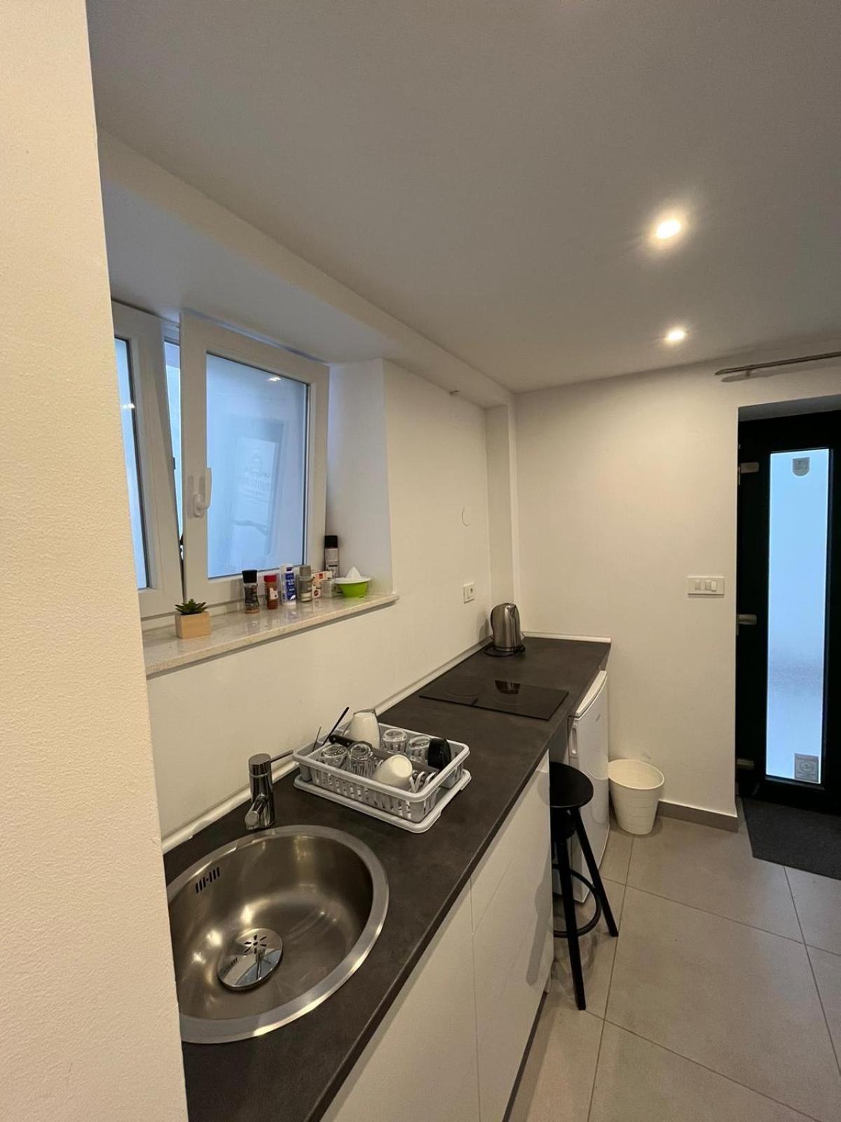 X Boutique Marinac Studio Apartments & Rooms ชิเบนิก ภายนอก รูปภาพ